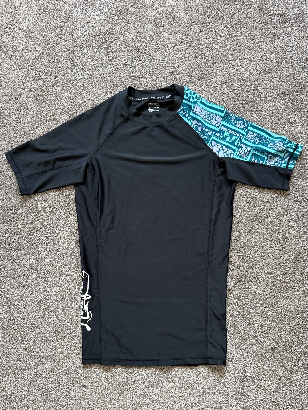 Huge Sports Men's Black Short Sleeve Swim Shirt Rash Guard With Blue Sleeve